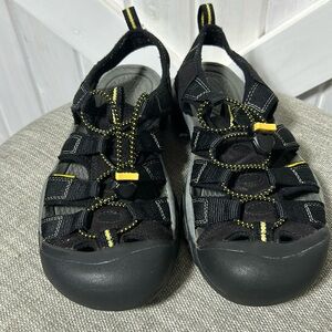 Keen Newport Women’s Sandals, Black Size 10 Excellent pre-owned condition!
